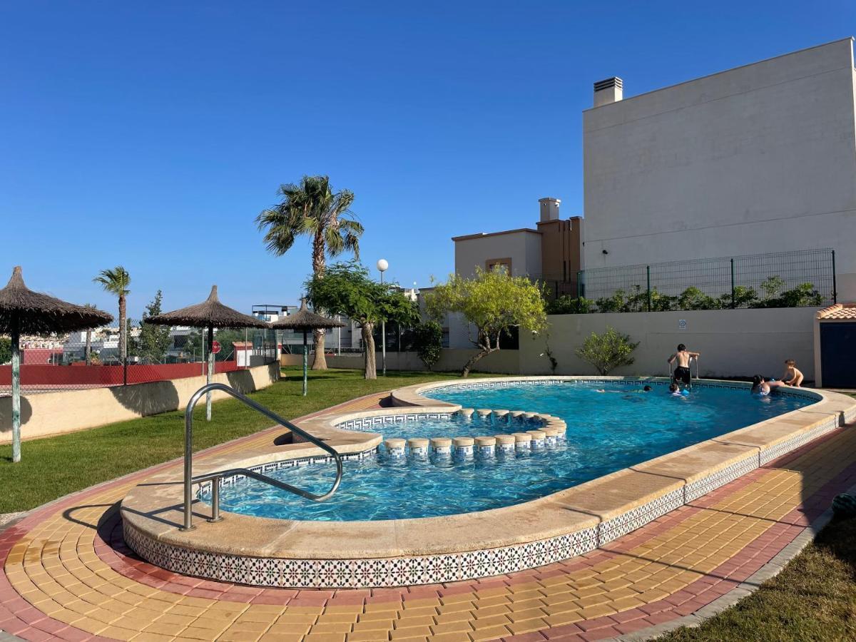 Villa De Lujo Con Piscina Οριουέλα Εξωτερικό φωτογραφία